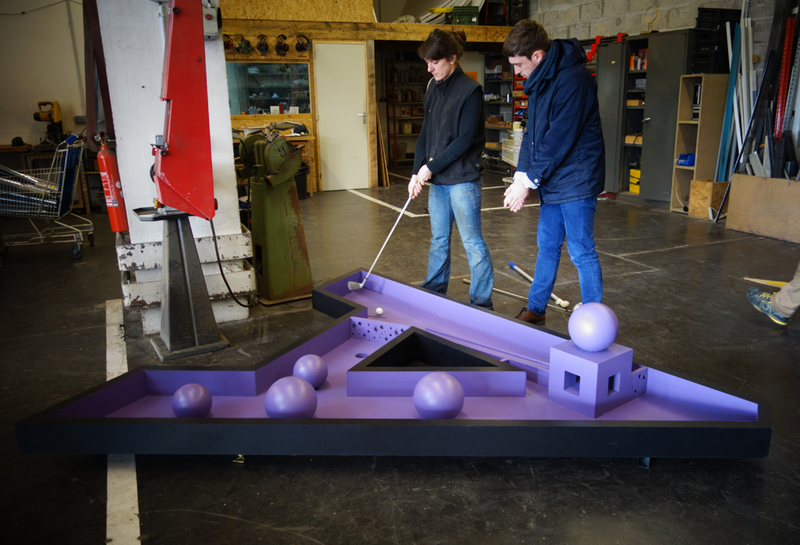 Illustration for article titled Practice Putting At 3,000 Feet With This Mountaintop Mini-Golf Course
